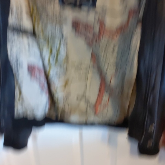 Leather jacket - Picture 2 of 4